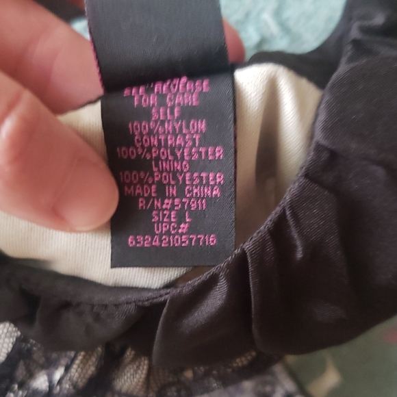 Dressy black lace top - Picture 2 of 3